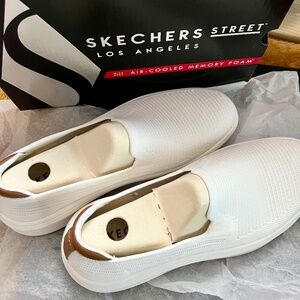 Skechers Air-Cooled Memory Foam, size US7, white
